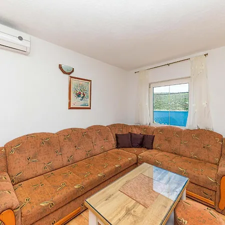 Holiday home Holiday Home Drvenik Veliki 30