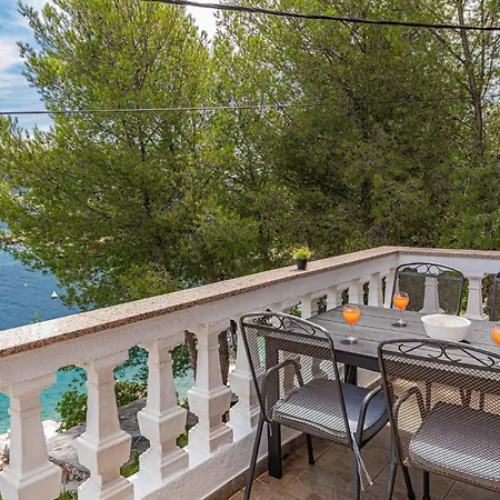 Holiday home Holiday Home Drvenik Veliki 30 *