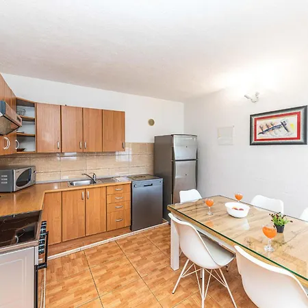 Holiday home Holiday Home Drvenik Veliki 30 *